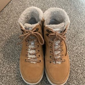 Skechers, air cooled, Goga mat boots.